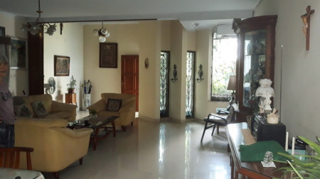 For Sale Rumah Siap Huni - 1 1/2 Lantai di Taman Kedoya Baru - Jakarta Barat