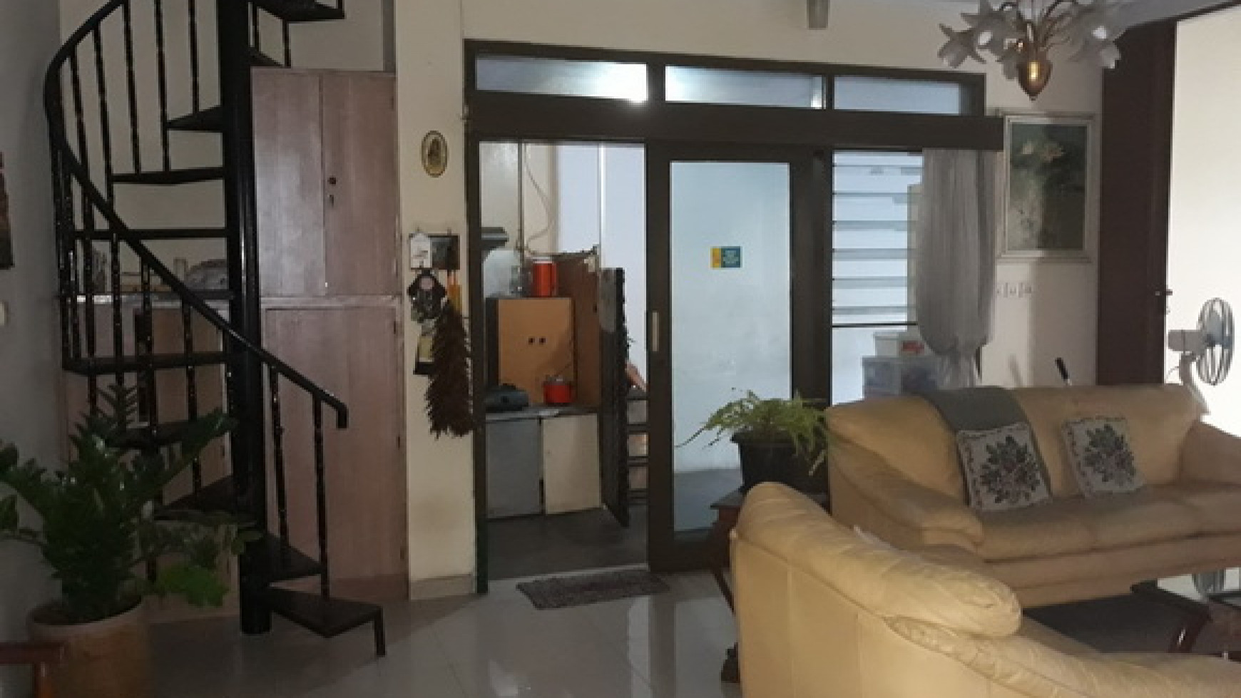 For Sale Rumah Siap Huni - 1 1/2 Lantai di Taman Kedoya Baru - Jakarta Barat