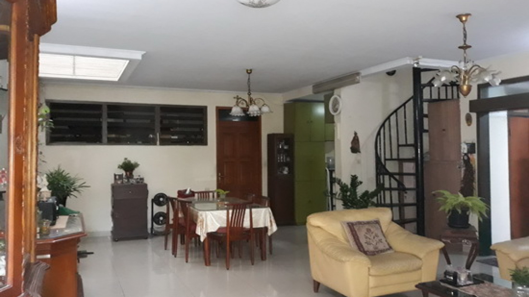 For Sale Rumah Siap Huni - 1 1/2 Lantai di Taman Kedoya Baru - Jakarta Barat