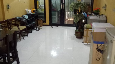 Ruko 4½ lt, siap pakai, Jl.  Palmerah Barat