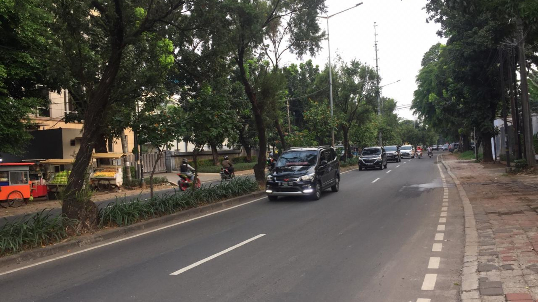 Jalan Raden Inten, Duren Sawit , Jaktim. Murah dan jarang ada