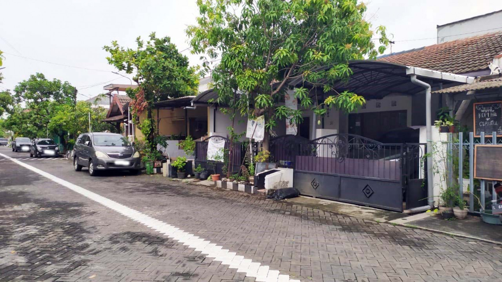 Rumah di Kutisari Indah Selatan, Terawat, Row Jalan 8 meter - NH -