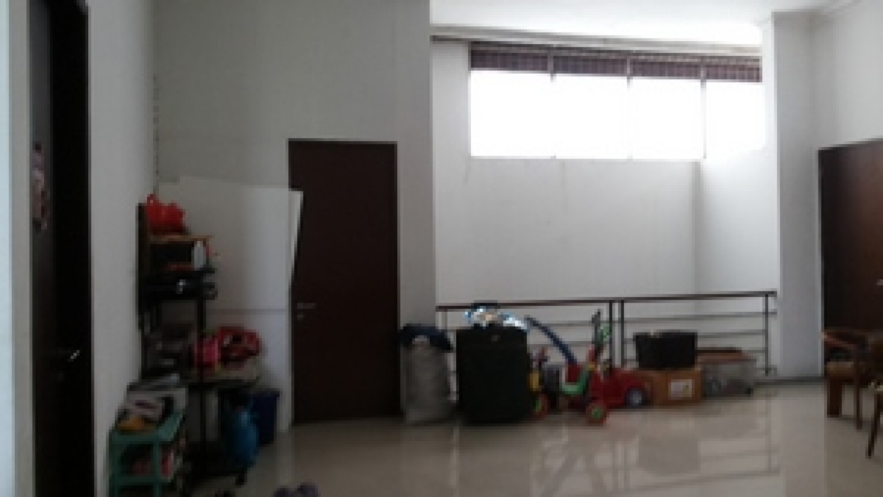 Dijual Rumah Hoek Besar dengan Carport Luas @Taman Kedoya Baru - Jakarta Barat