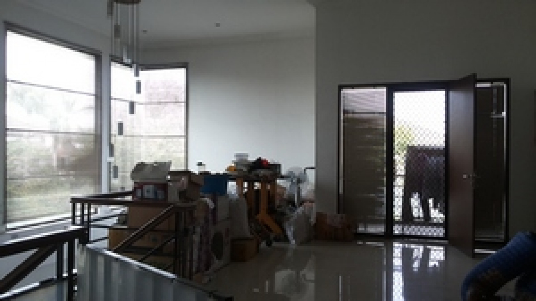 Dijual Rumah Hoek Besar dengan Carport Luas @Taman Kedoya Baru - Jakarta Barat