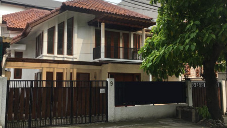 RUMAH DISEWA JL HANG LEKIR KEBAYORAN BARU JAKARTA SELATAN