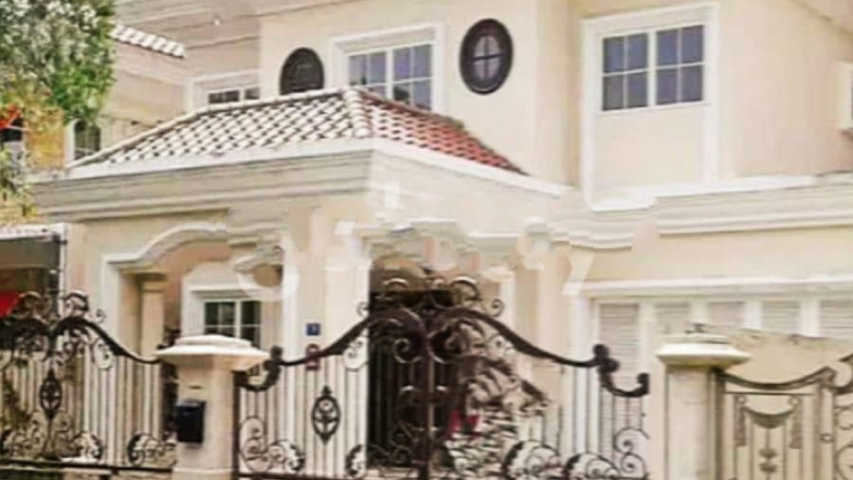 Rumah Dijual Esplanade Citraland Surabaya Barat  Dekat UC 