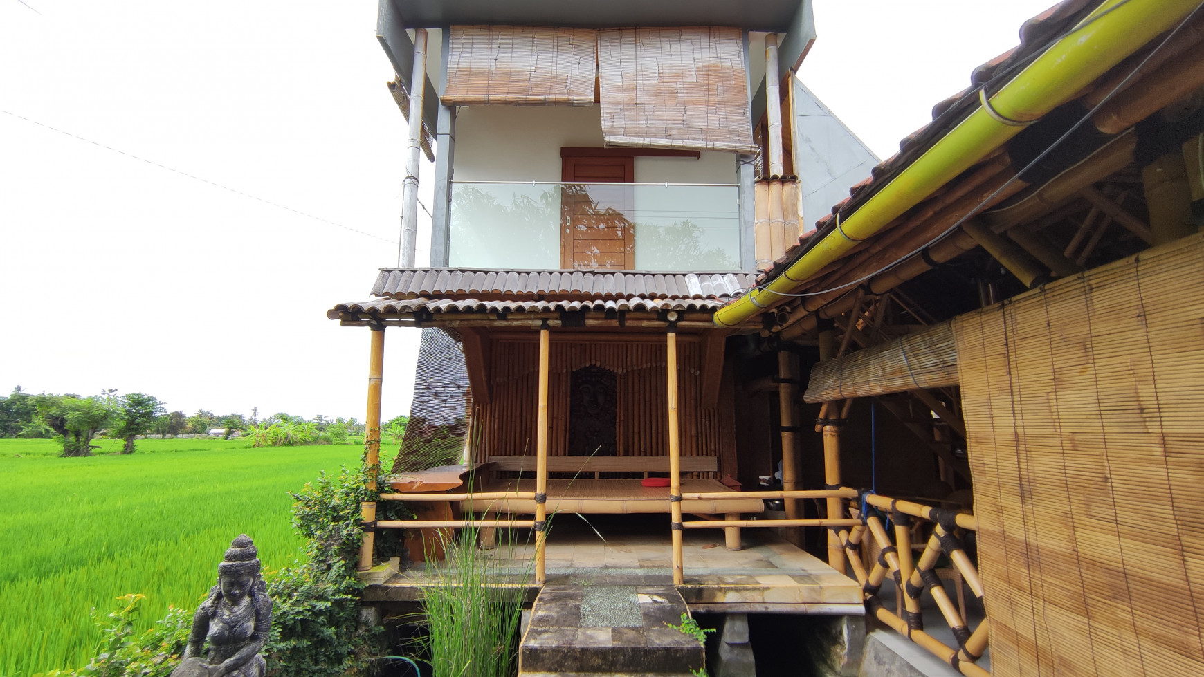 Popular Restaurant includes a house in Lovina Area