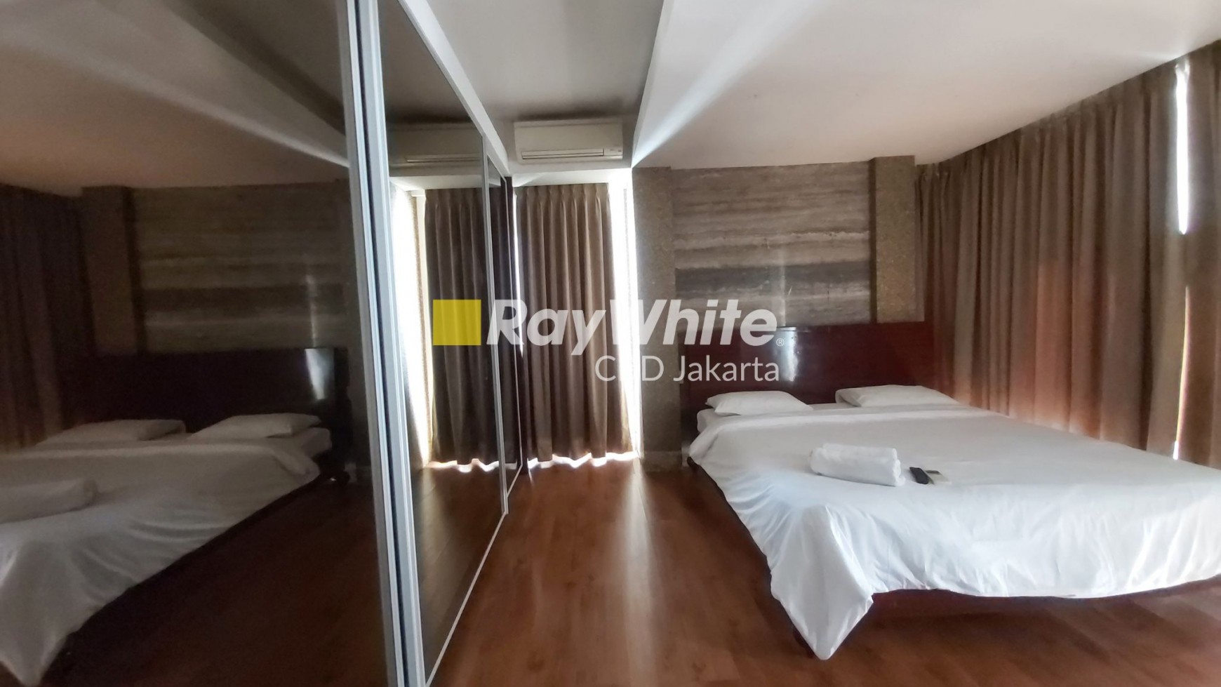 Dijual Cepat !! Apartemen The Royale Springhill Kemayoran Jakarta Pusat - 3 BR Private Lift