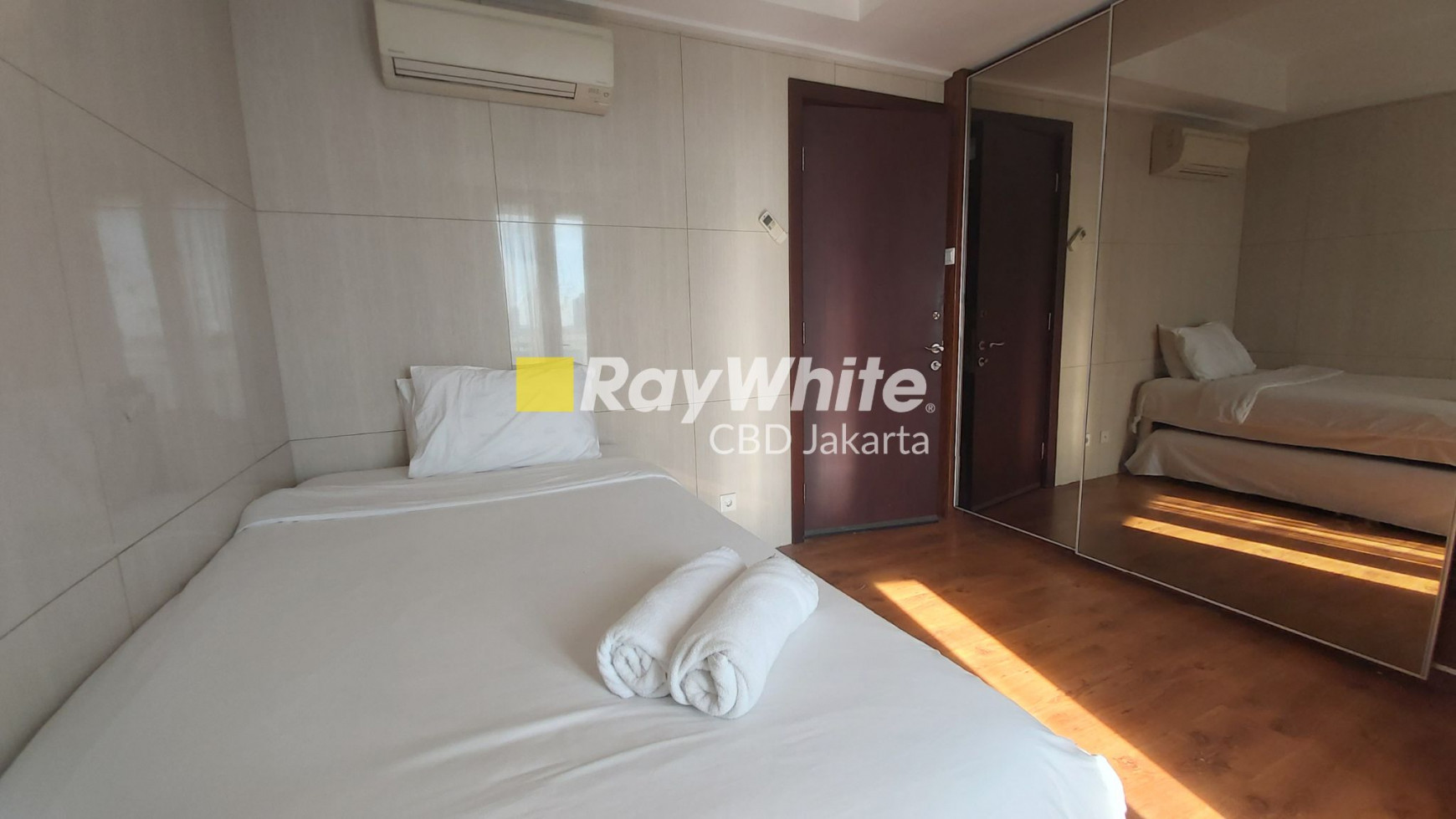 Dijual Cepat !! Apartemen The Royale Springhill Kemayoran Jakarta Pusat - 3 BR Private Lift