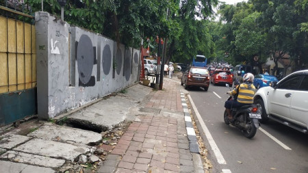 Dijual cepat rumah lama hitung tanah lokasi prime Kebayoran Baru Jakarta Selatan