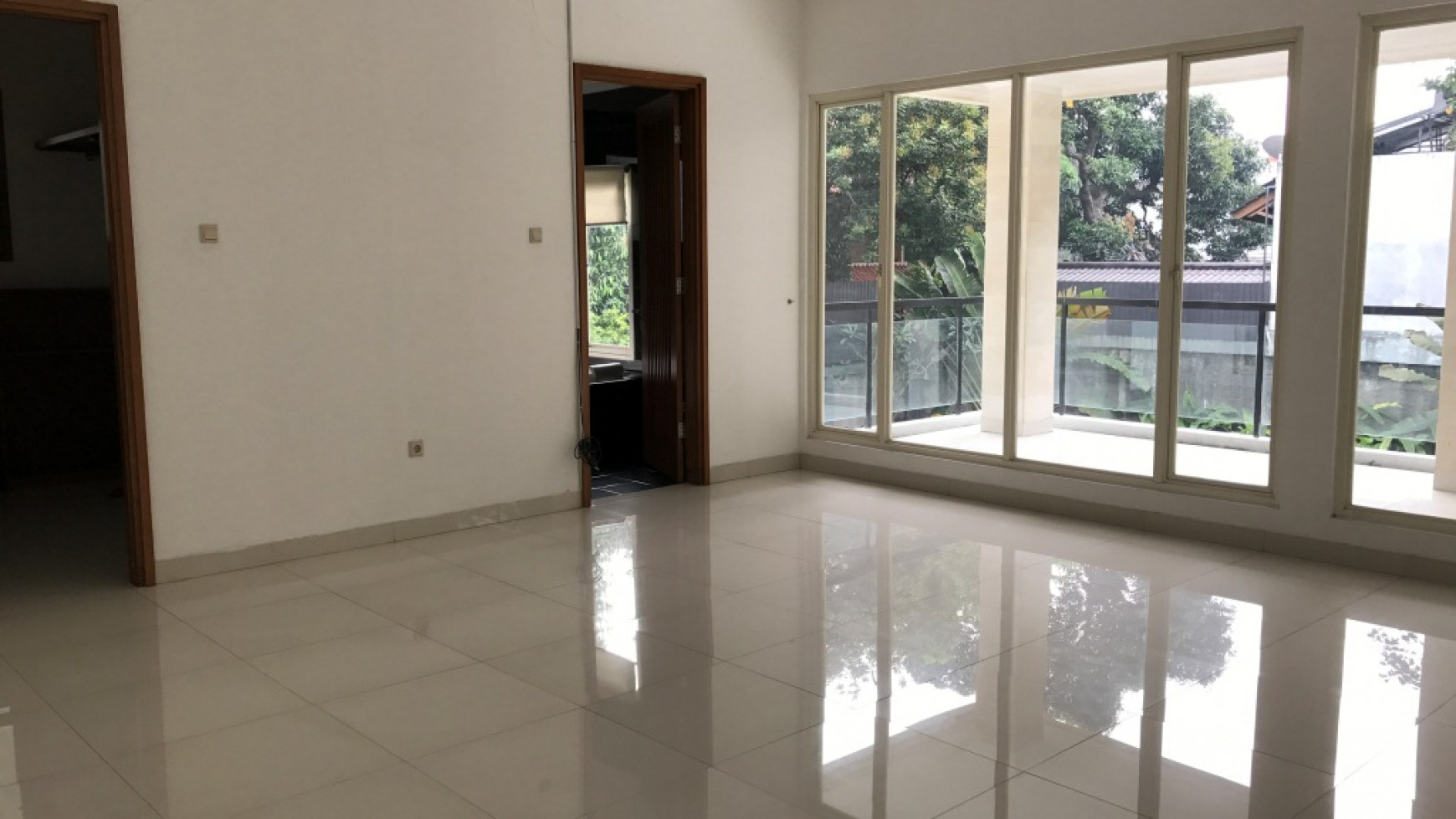 Beautiful Townhouse For Rent at Kemang