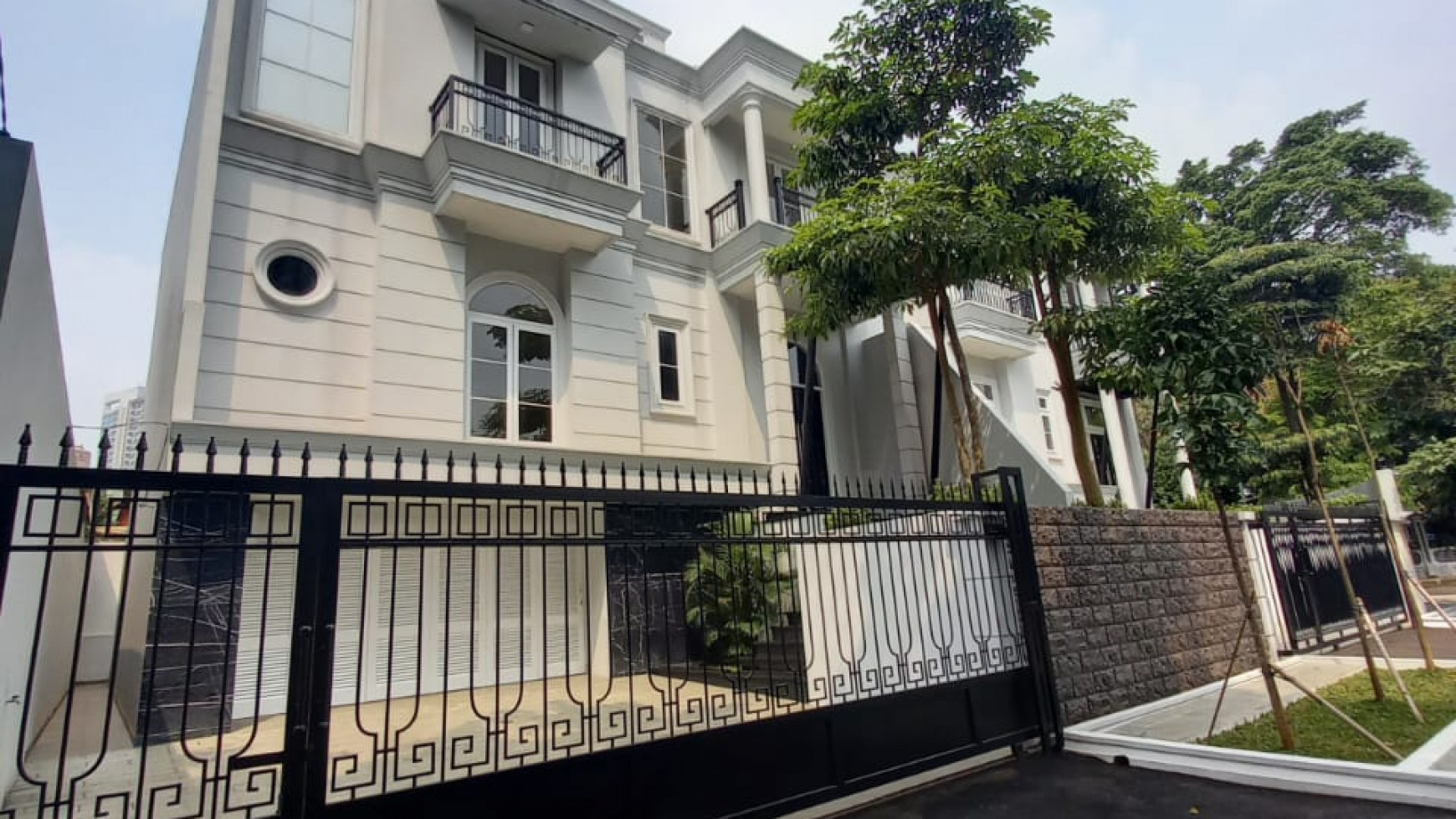 For sale rumah baru mewah dan megah bergaya classic area kebayoran baru