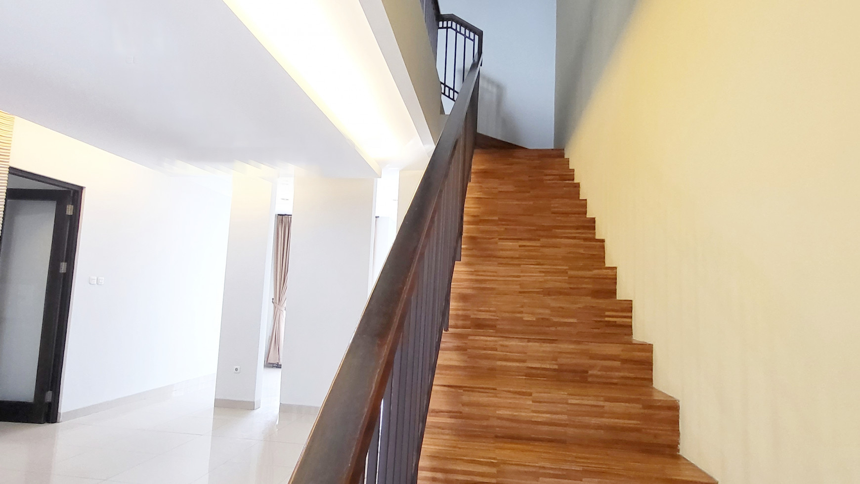 RUMAH BAGUS DESIGN MINIMALIST MODERN JALAN 2MOBIL TEBET BARAT