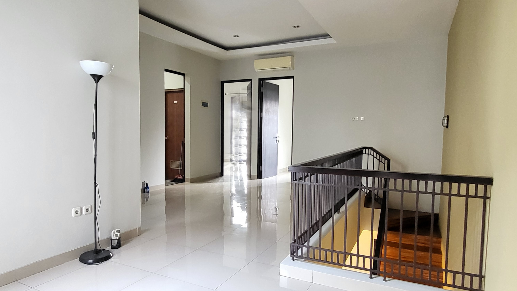 RUMAH BAGUS DESIGN MINIMALIST MODERN JALAN 2MOBIL TEBET BARAT