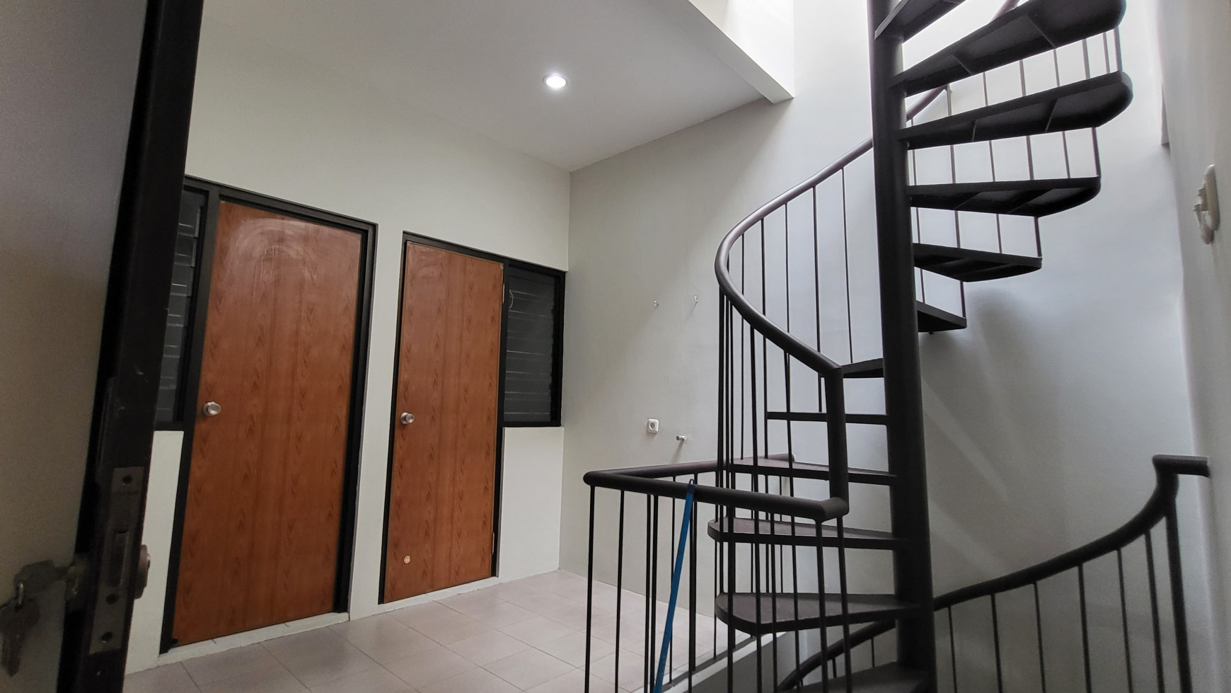 RUMAH BAGUS DESIGN MINIMALIST MODERN JALAN 2MOBIL TEBET BARAT