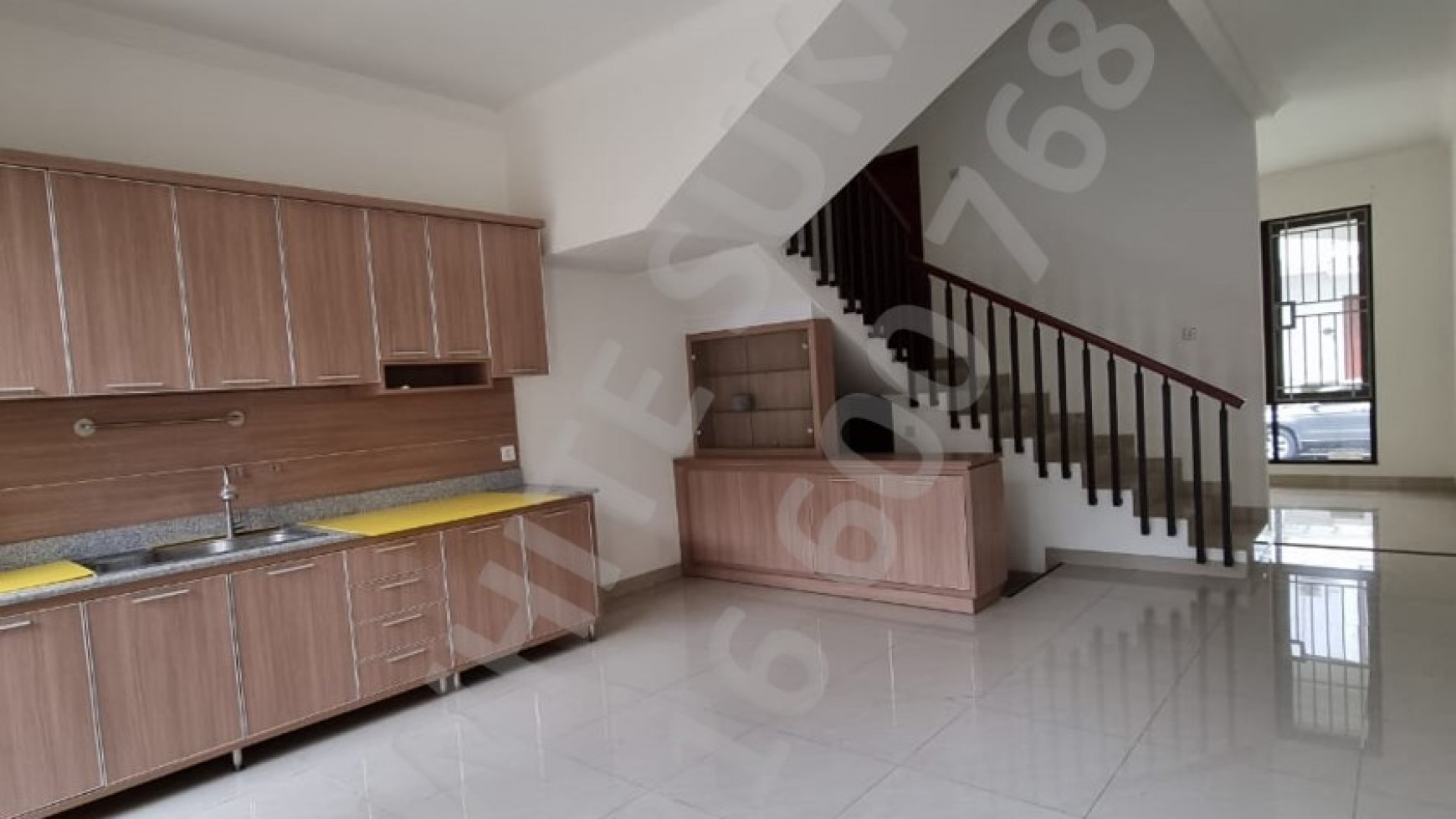 Dijual Rumah 3 Lantai di Setraduta Kota Bandung