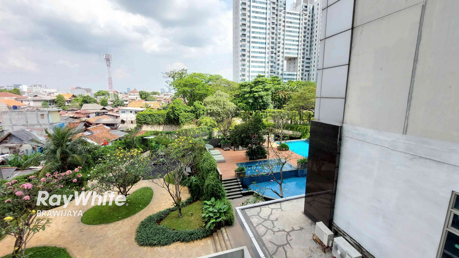 DIJUAL APARTEMEN ESSENCE DHARMAWANGSA, TOWER EAST, LANTAI 3, UNIT POJOKAN, POOL VIEW, SIAP HUNI