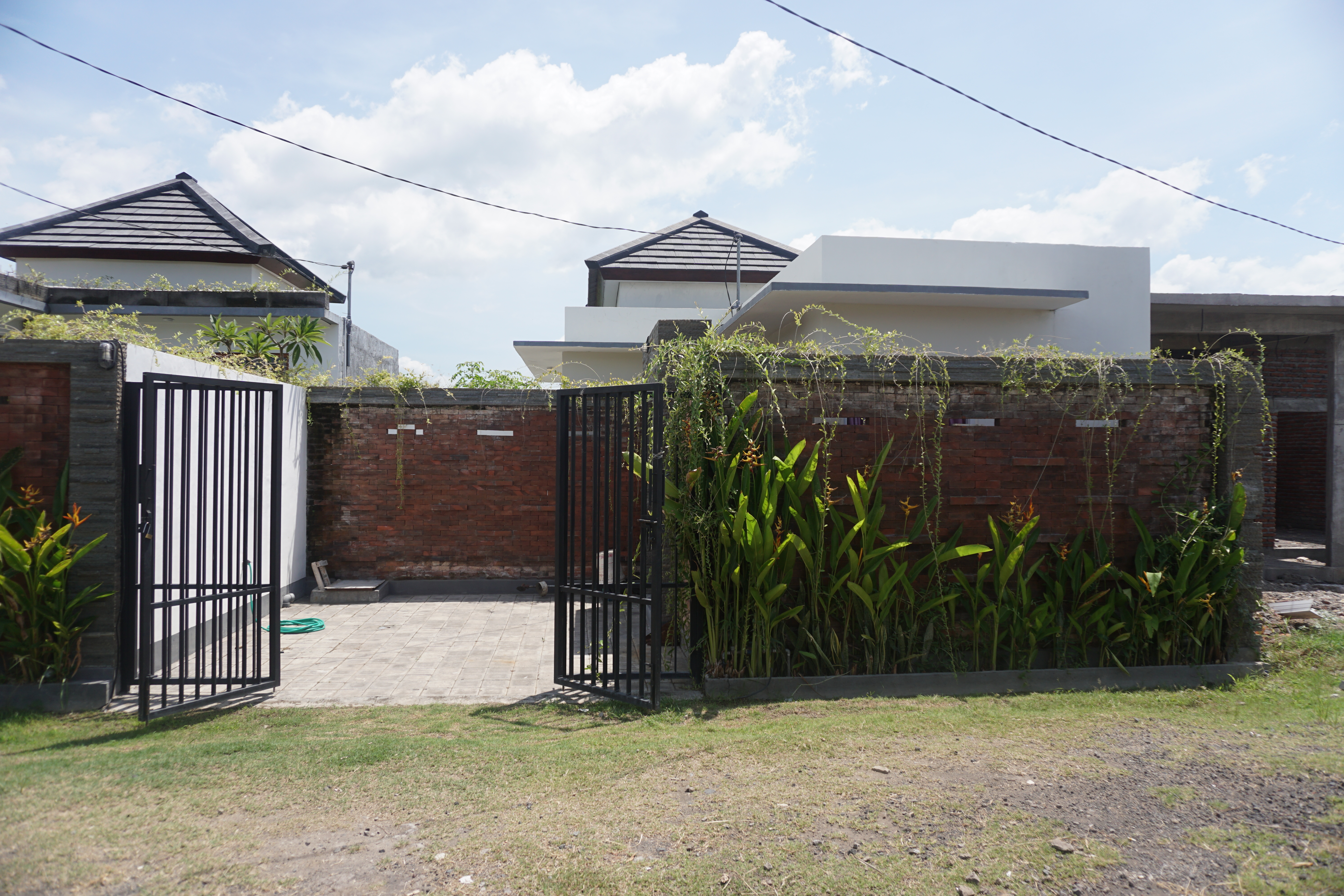 MINIMALISTIC HOUSE