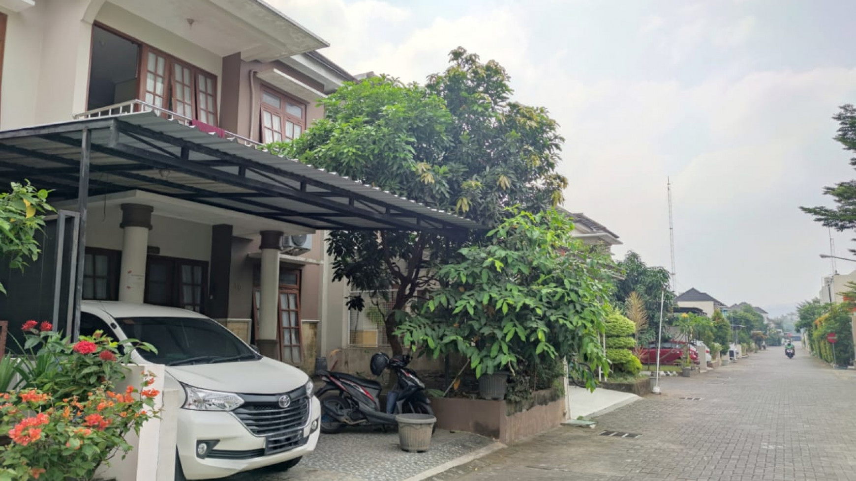 DIJUAL RUMAH DI PERUMAHAN ROYAL MANSION KAWASAN NYAMAN DAN ASRI