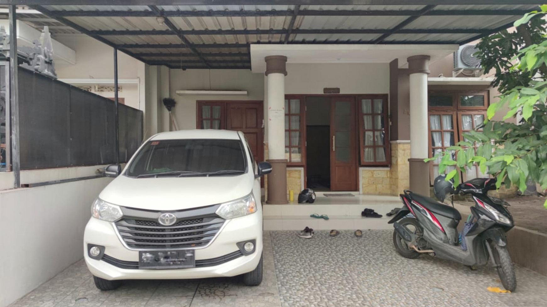 DIJUAL RUMAH DI PERUMAHAN ROYAL MANSION KAWASAN NYAMAN DAN ASRI