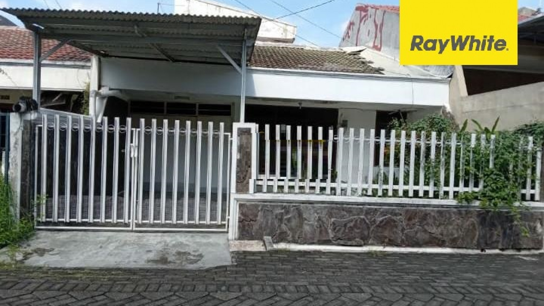 Dijual Rumah SHM di Jalan Manyar Jaya, Surabaya