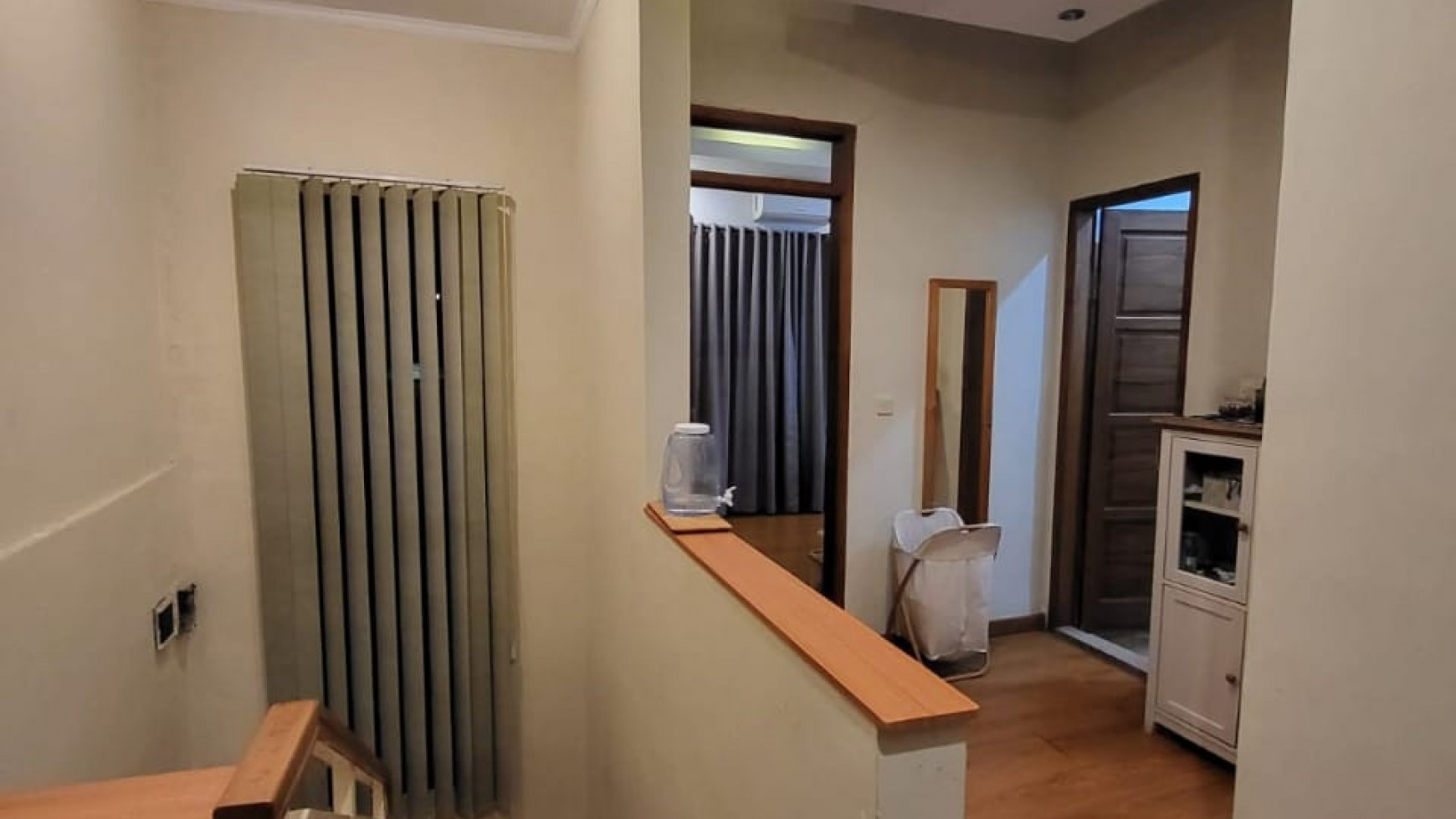 Menarik Rumah 2 lantai Modern Minimalist, di Geger kalong Permai-Bukit Elok bagus!