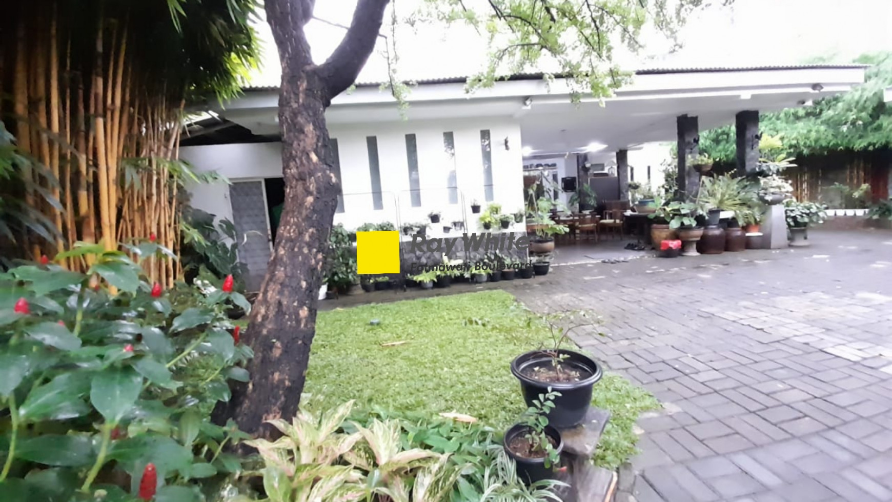 For sale rumah kolonial dalam komplek elite patraland jakarta selatan