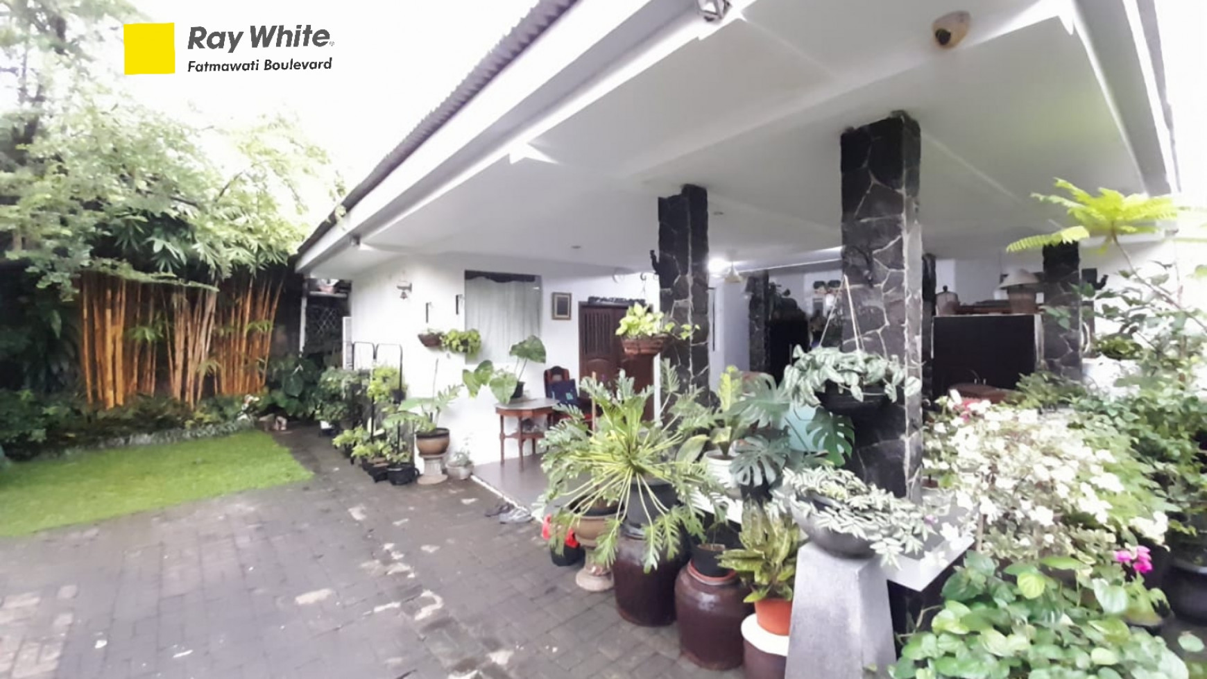 For sale rumah kolonial dalam komplek elite patraland jakarta selatan