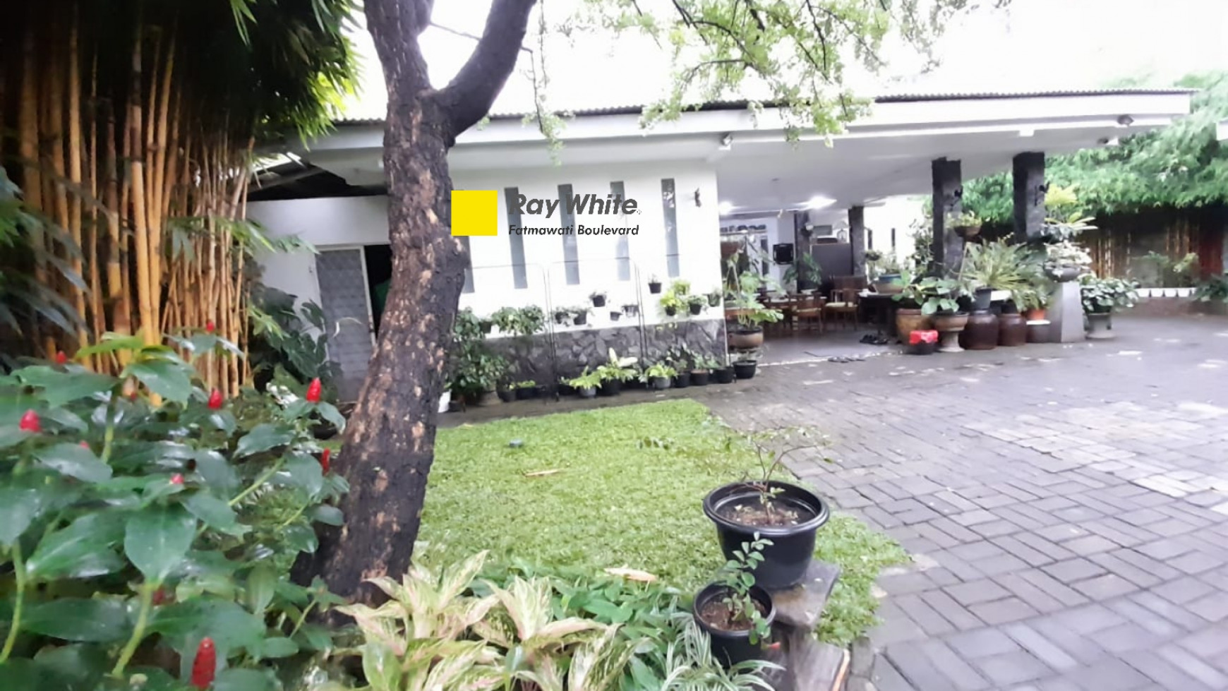 For sale rumah kolonial dalam komplek elite patraland jakarta selatan