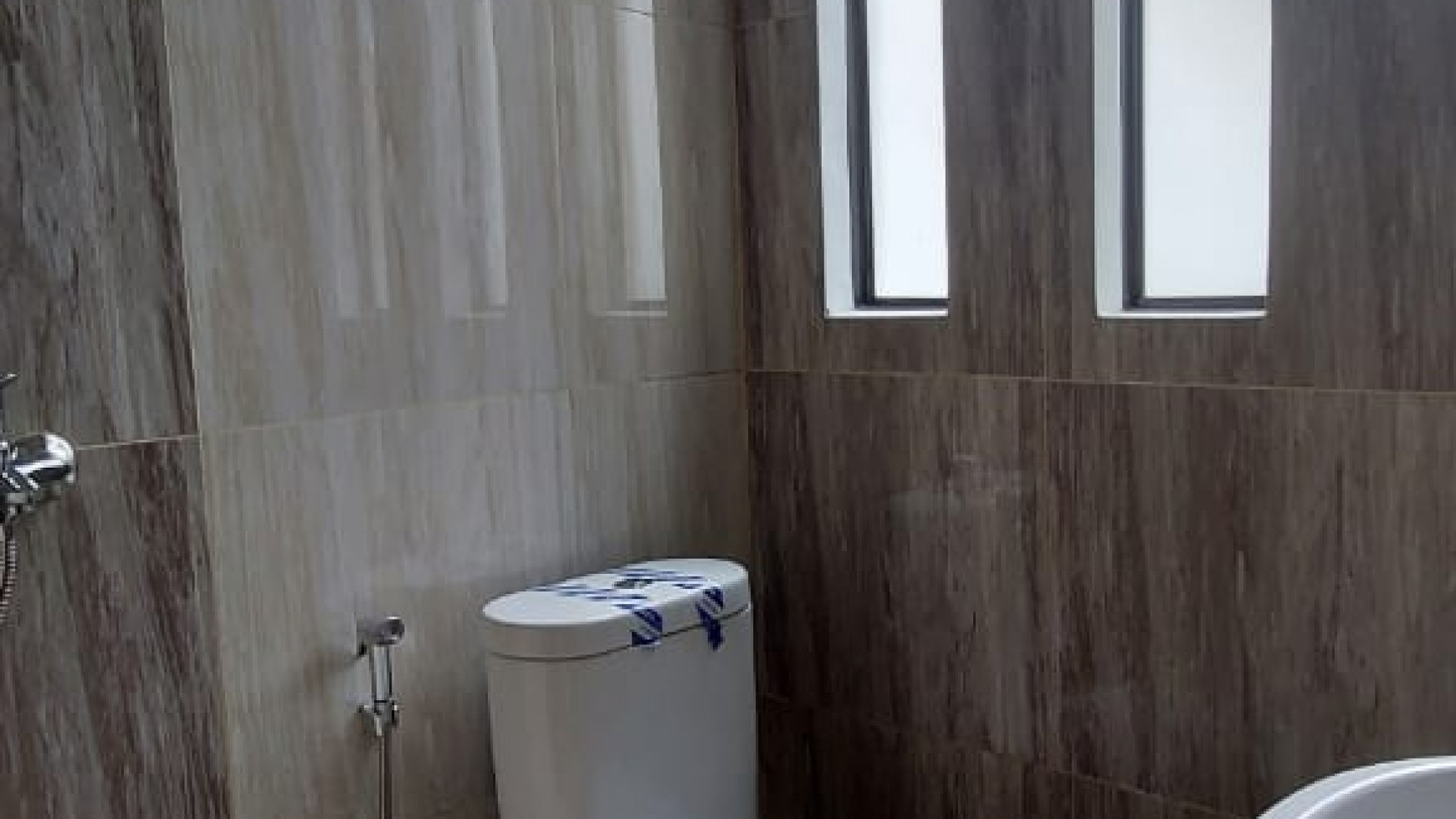 Rumah brand new minimalis di ciputat