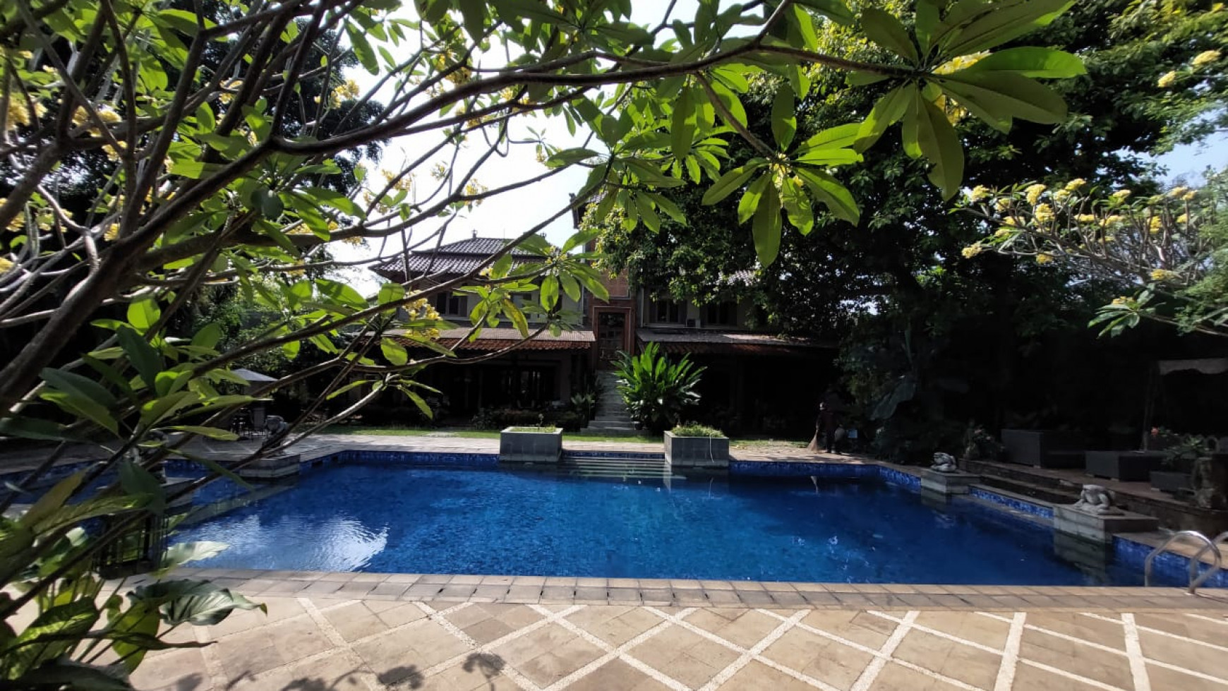 Rumah MEWAH Etnik Bali dan Siap Huni @Bali View Cirendeu