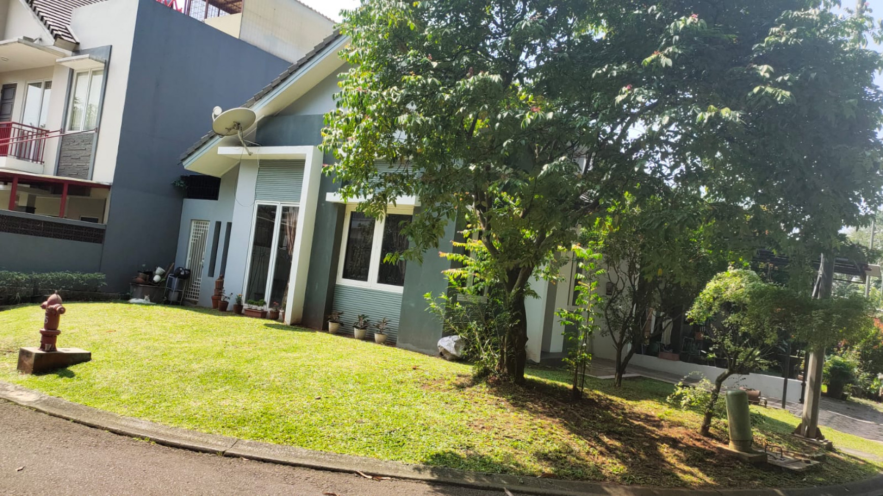 Neo Catalonia, Nusa loka BSD di hook 