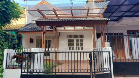 Rumah 2 lantai, lingkungan aman dan nyaman di Bintaro- Jaksel