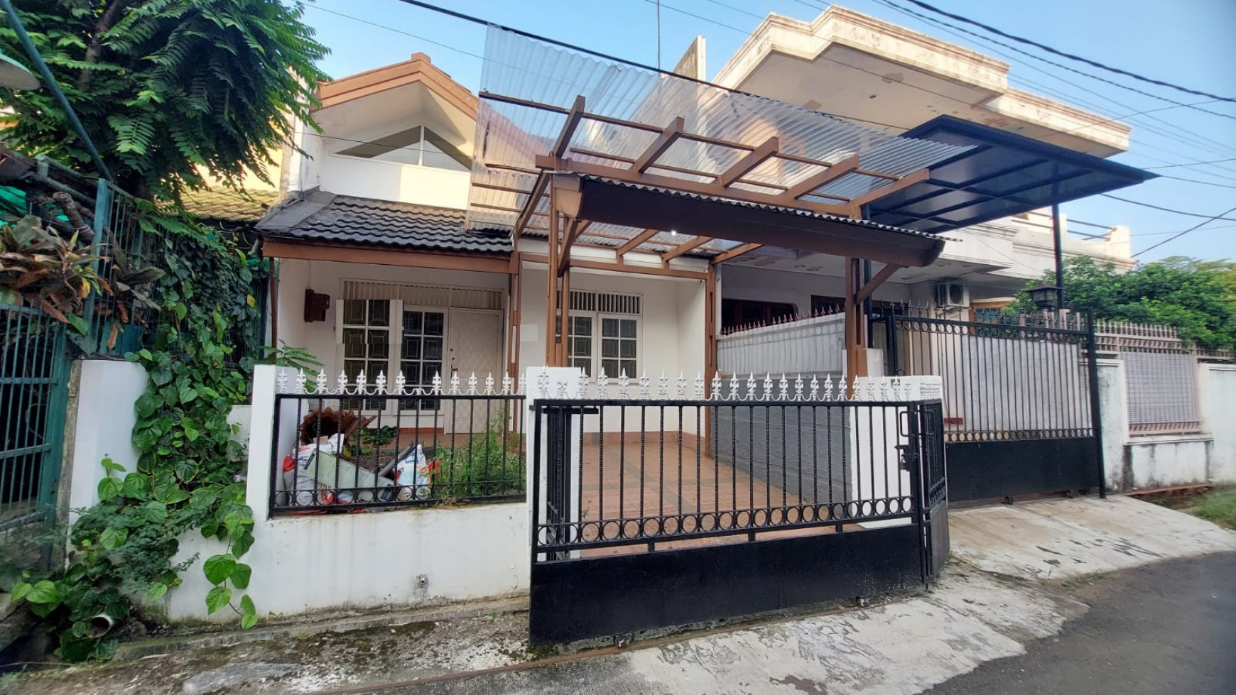 Rumah 2 lantai, lingkungan aman dan nyaman di Bintaro- Jaksel