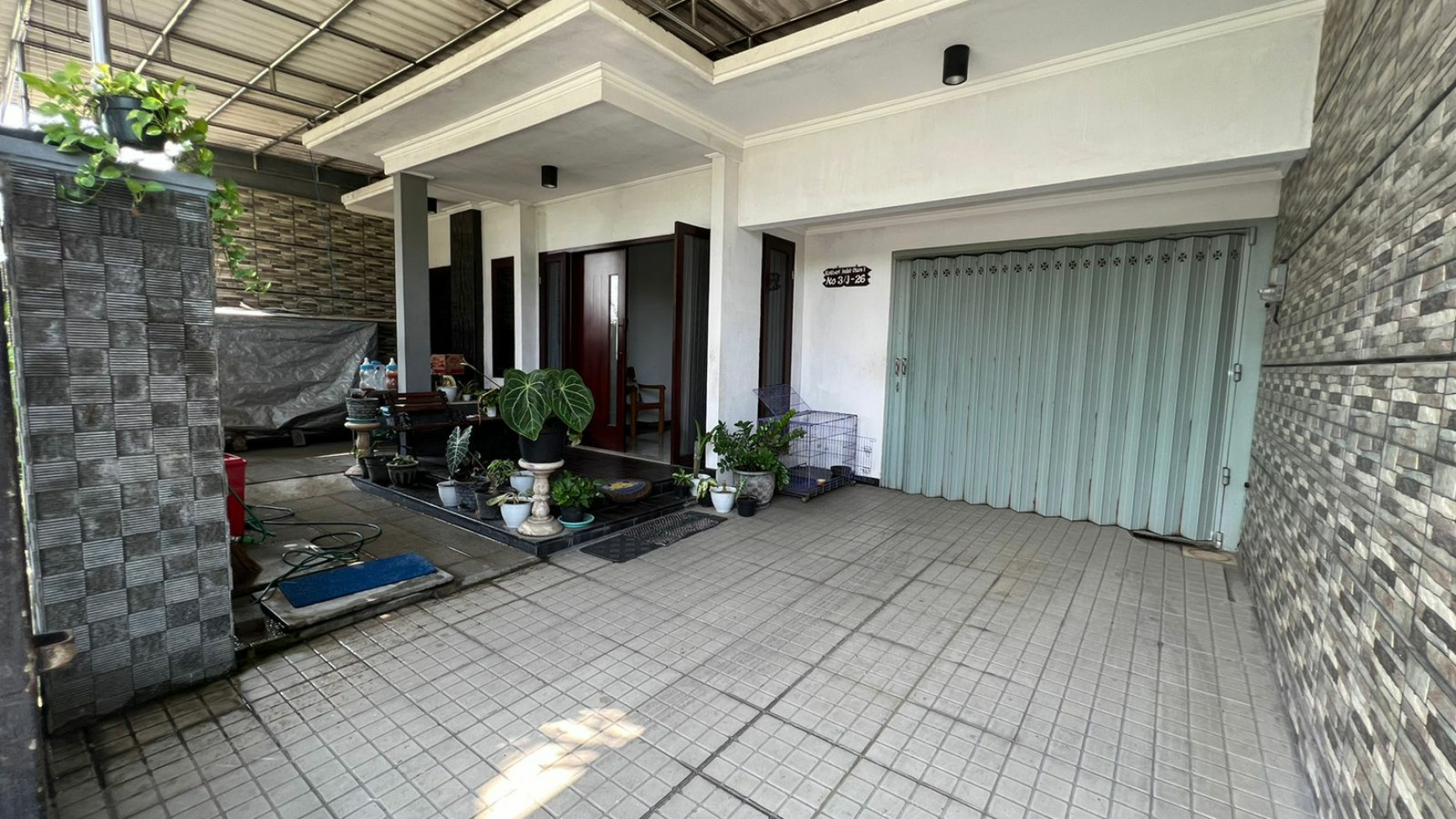 Dijual Rumah Kutisari Indah Surabaya- Baru Renov Cantik - Rangka Galvalum - dekat Universitas Petra Surabaya