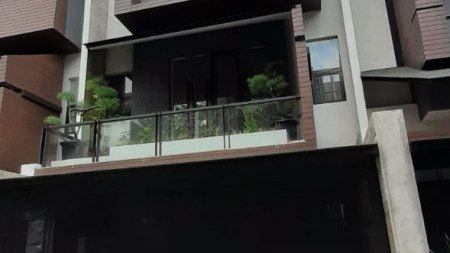 Rumah baru, Minimalis Modern di dalam Townhouse 200 M2 ke MTR