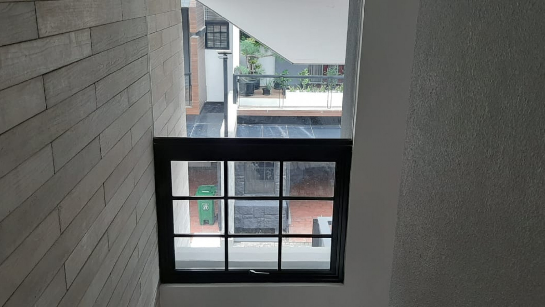 Rumah baru, Minimalis Modern di dalam Townhouse 200 M2 ke MTR