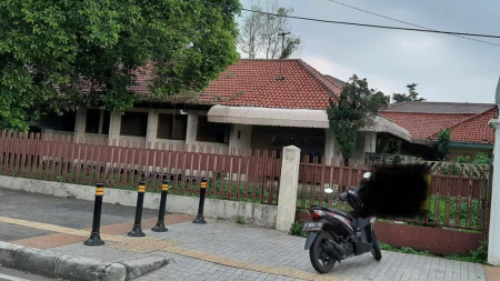 Rumah tua hitung tanah lokasi strategiska Cilandak Barat