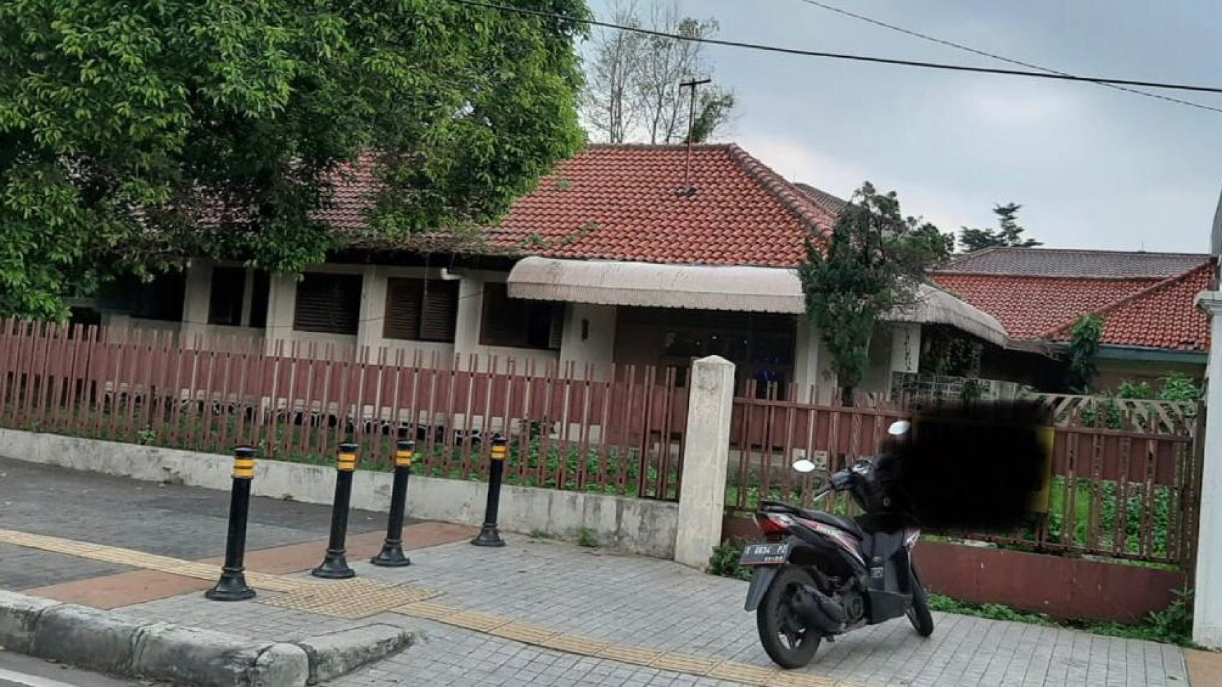 Rumah tua hitung tanah lokasi strategiska Cilandak Barat