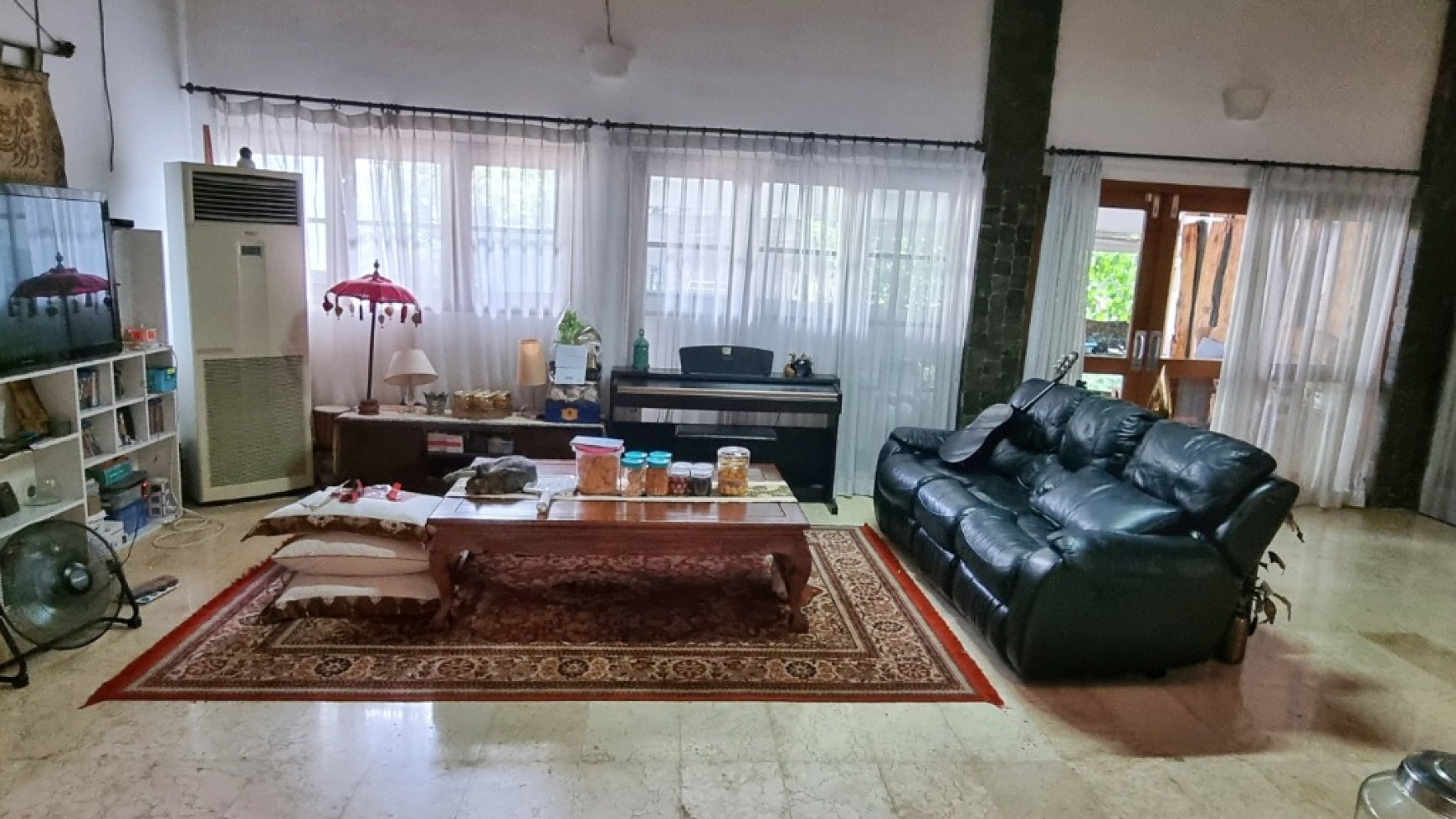 Rumah super strategis Harga Sangat murah (turun Harga)full furnished