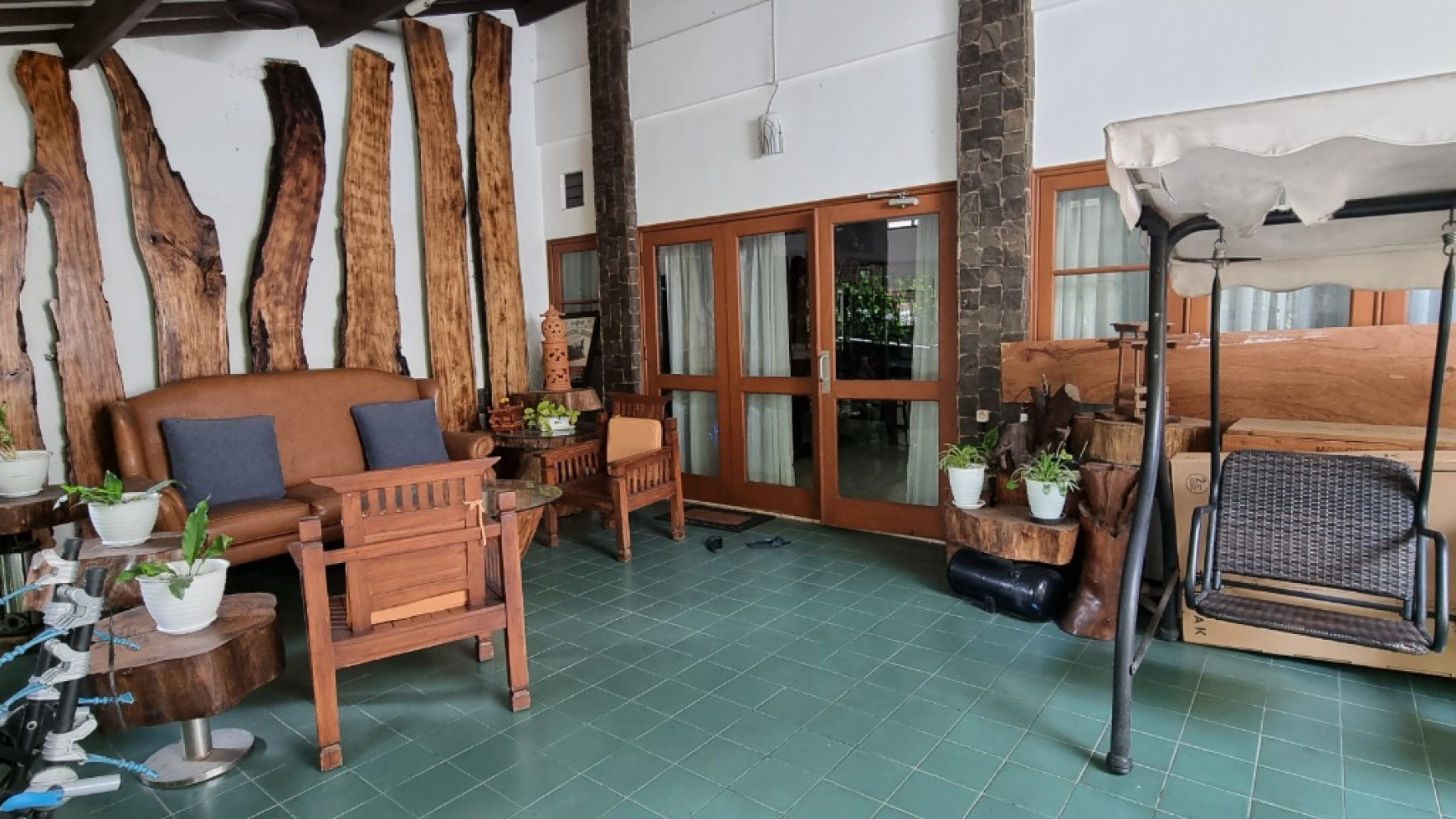 Rumah super strategis Harga Sangat murah (turun Harga)full furnished