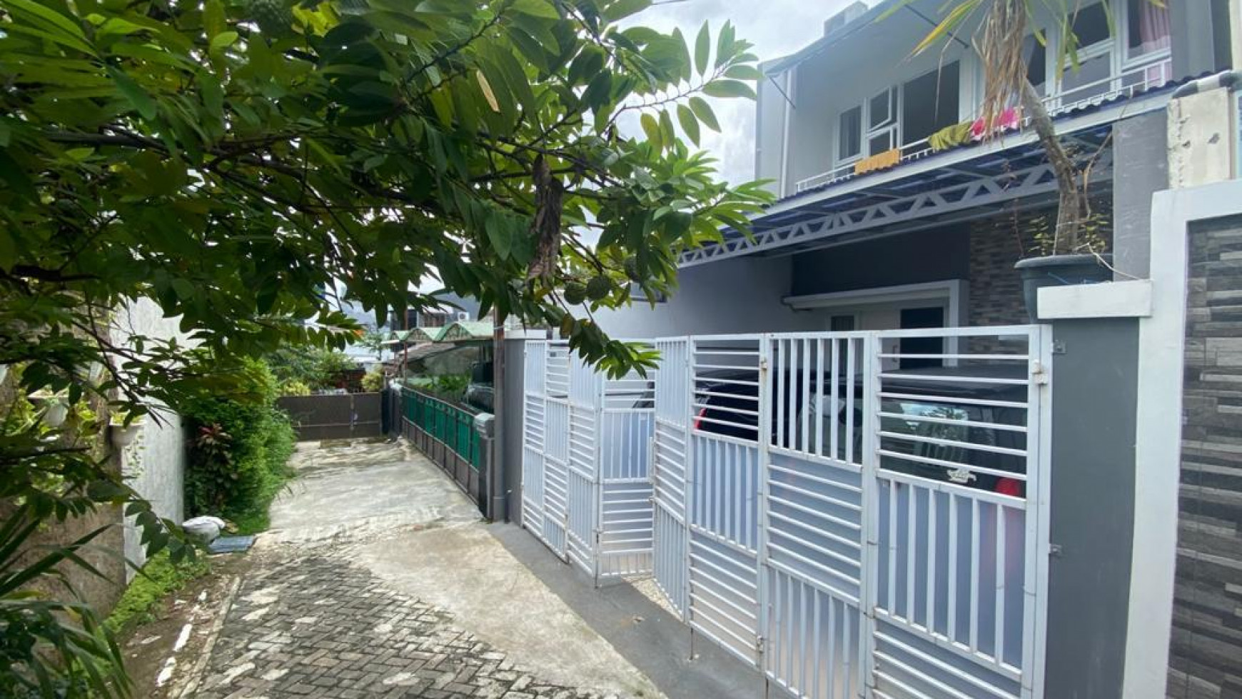 Rumah minimalist modern, bangunan tergolong baru. strategis !