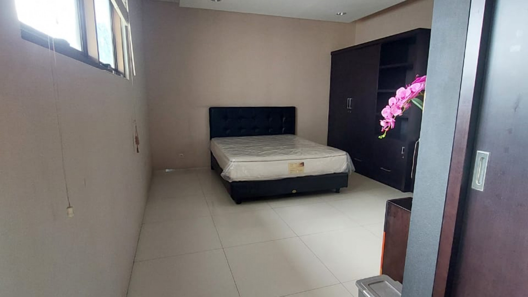 Dijual Rumah Luas Berasa Villa Royal Residence Surabaya Barat