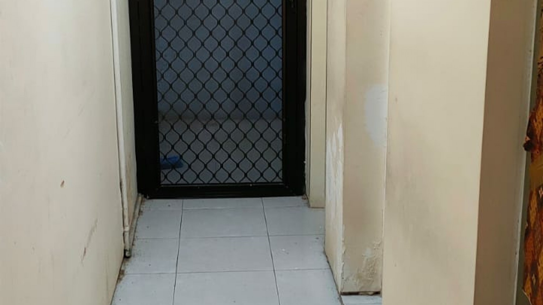 MURAH LUAS 8x16,5 - Rumah Royal Residence Wiyung Surabaya - Carport 2 Mobil LUAS - Cantik Siap Huni