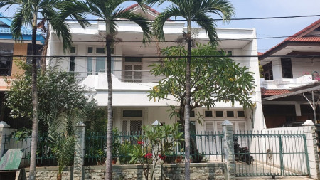 Dijual Rumah Hadap Selatan di Gading Kirana Timur Kelapa Gading