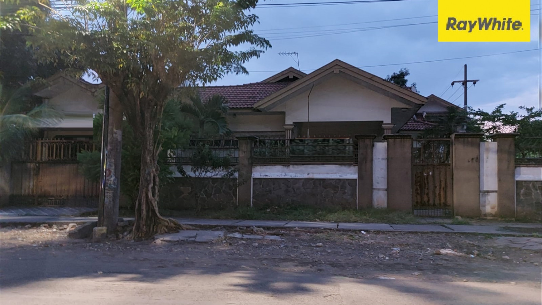 Dijual Rumah di Jl Tanjung Sadari, Surabaya