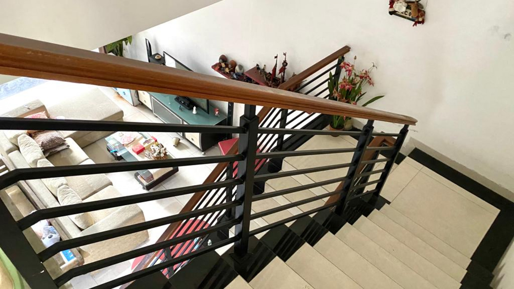 Rumah bagus dan rapih di beverly golf JL. Medara lippo karawaci tangerang