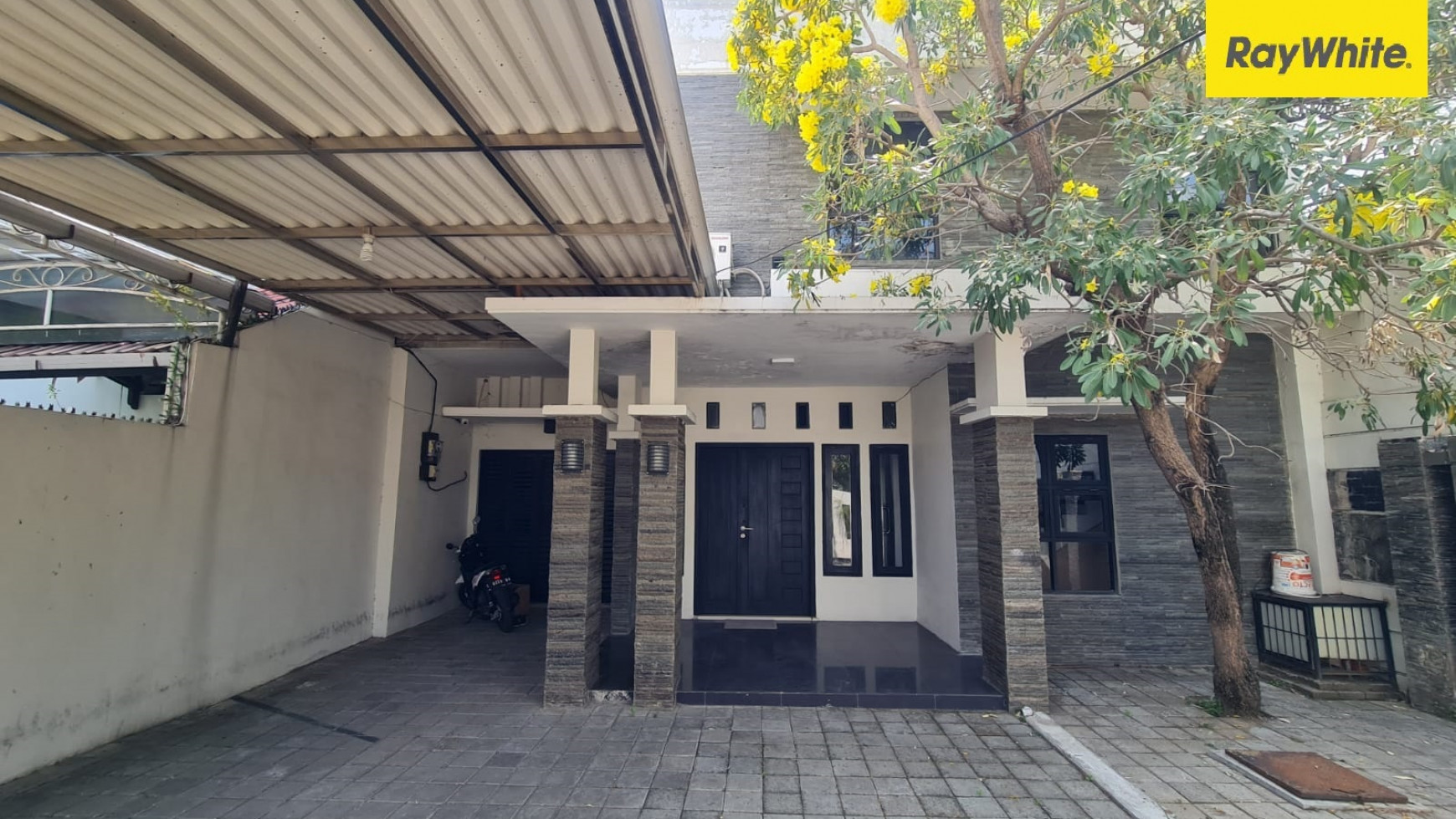 Dijual Rumah 2 lantai Pusat Kota di Jl Hamzah Fansyuri, Surabaya