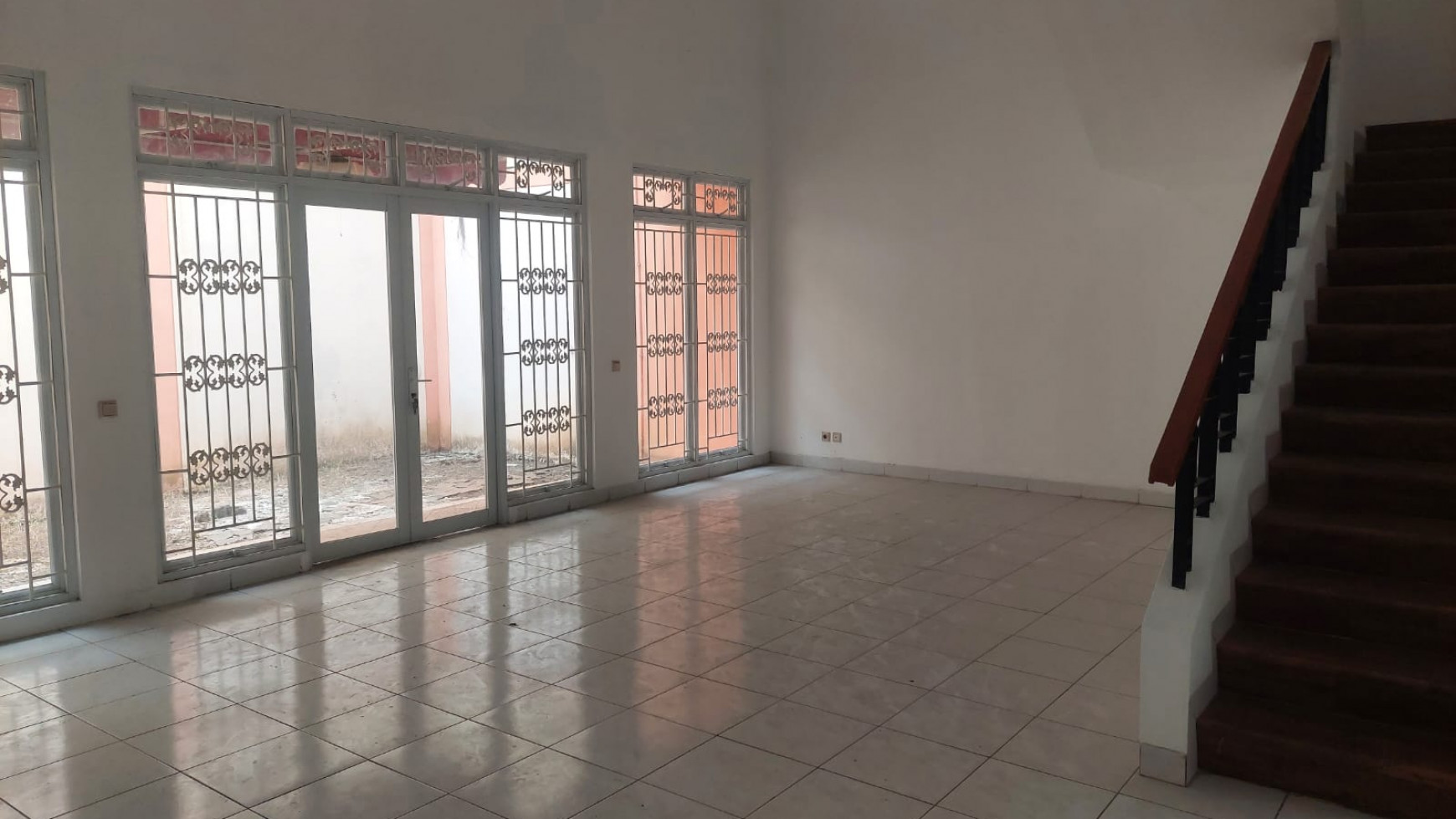 Rumah Besar Murah Puspita Loka BSD City