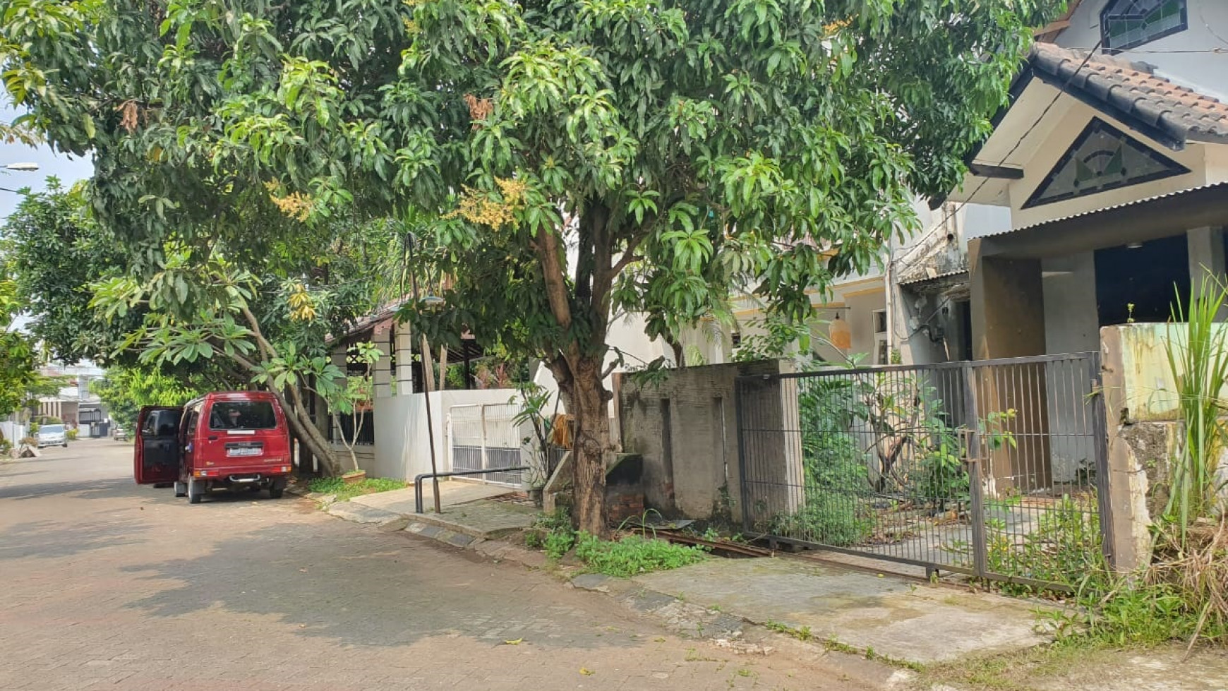 Dijual Rumah Di Jl Lombok, Villa Bintaro Regency Tangerang Selatan